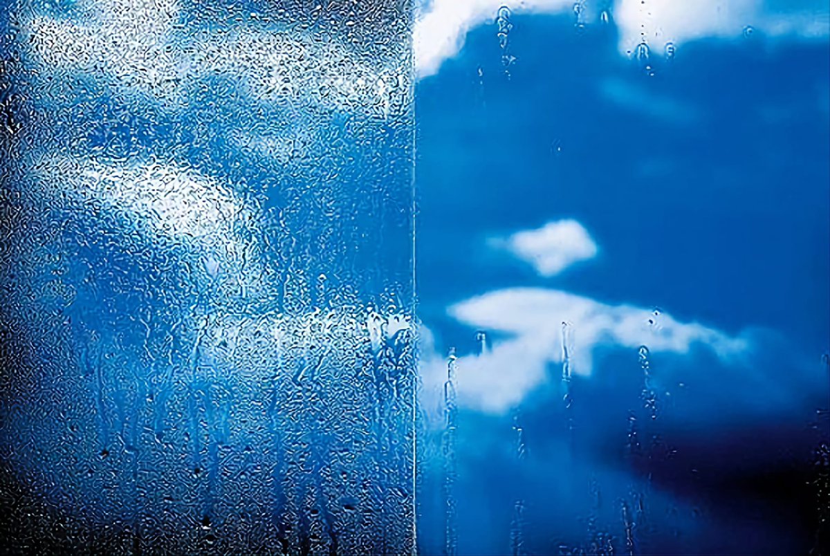OFF_SHADE_'s tweet photo. ¡Aumenta la eficiencia de tus paneles solares con vidrio autolimpiable! Su revestimiento especial descompone la suciedad, manteniendo la transparencia y optimizando su rendimiento.
 #EnergíaSolar #VidrioAutolimpiable #EficienciaEnergética https://t.co/i04pXPfiiE