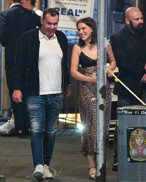 josecr01b's tweet photo. @Milliestopshate in New York with her father

#MillieBobbyBrown 
#millieons 
#NYC 
#robertbrown https://t.co/3KRbUf9foX