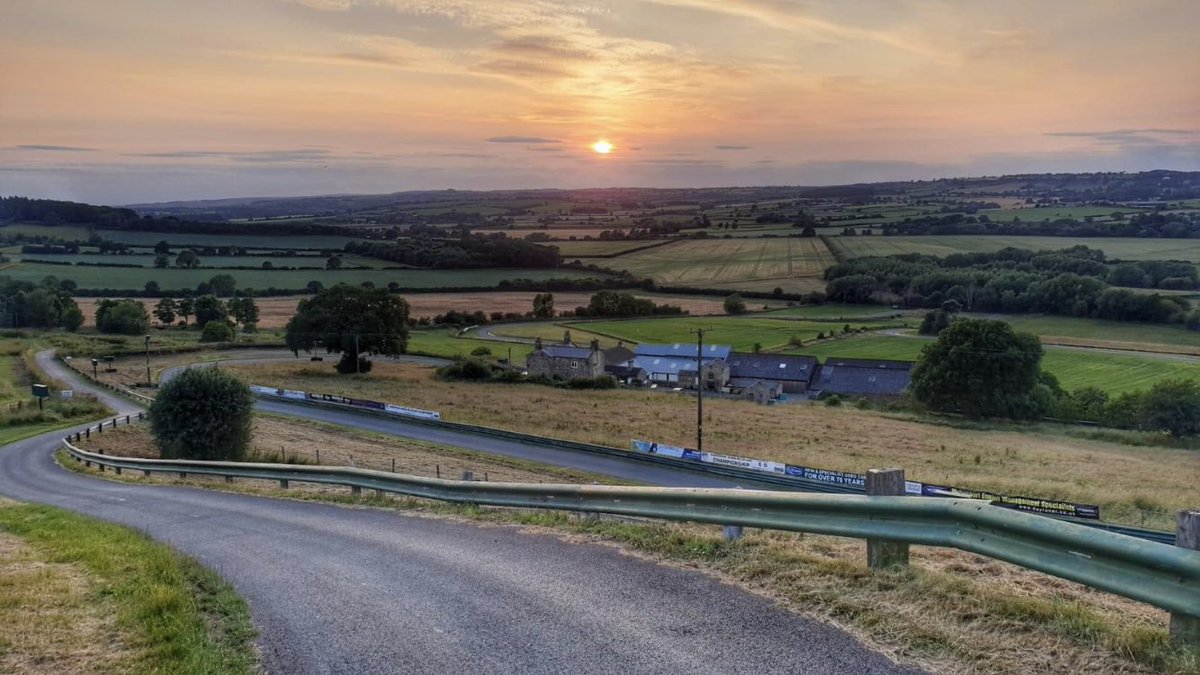 We are getting ready for a fantastic weekend on the hill.  <a href="/OfficialBARCHQ/">BARC</a> British Hillclimb Championship - get your tickets here… ⬇️⬇️⬇️⬇️⬇️🏎️🏎️🏁
harewoodhill.com/events-tickets
