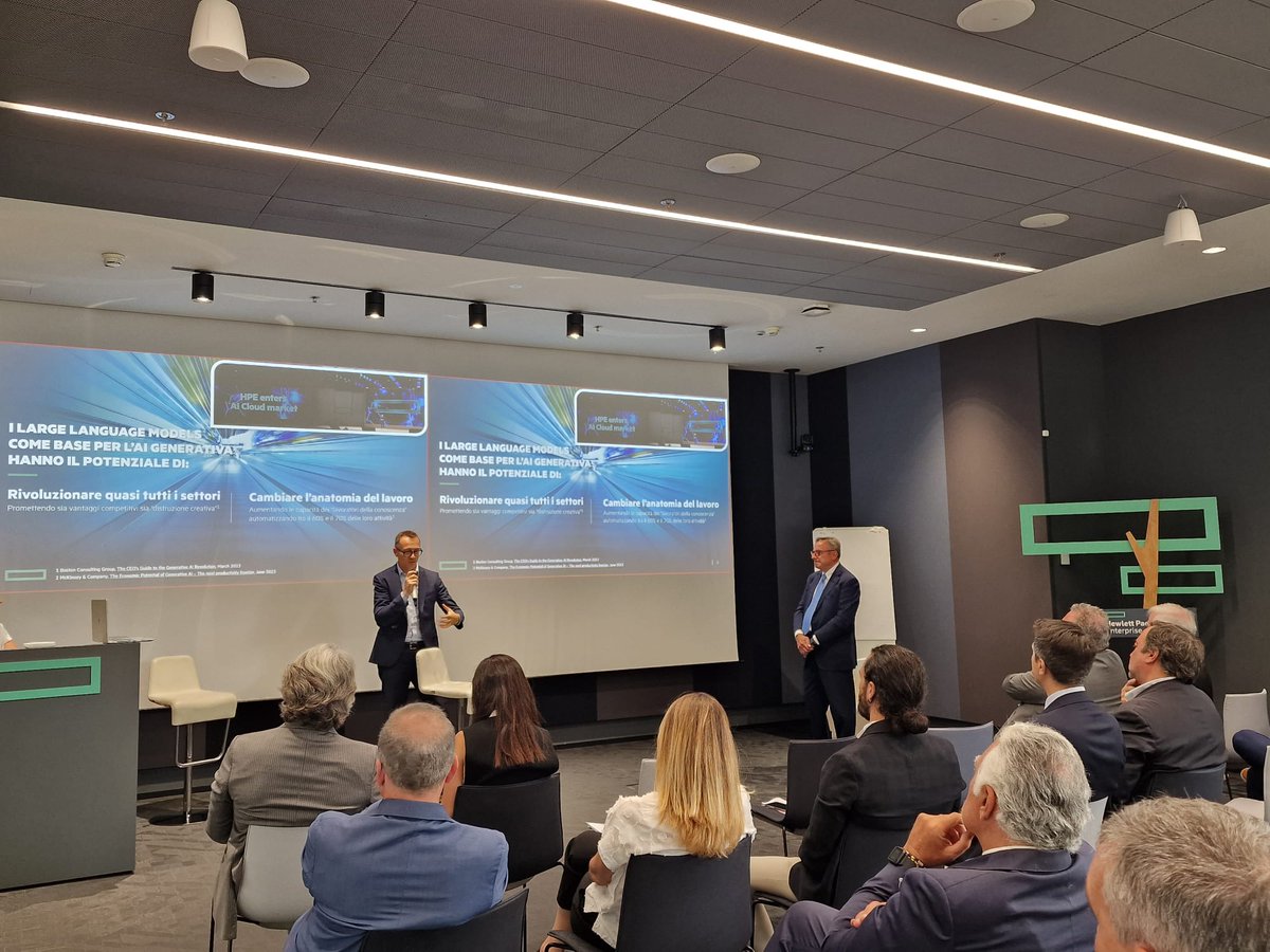 claudio_bassoli's tweet photo. Grazie al Gruppo Innovation Services di @Assolombarda per l’incontro di questo pomeriggio in @HPE. Condividiamo una direzione comune verso un ecosistema #digitale e #sostenibile per il sistema Paese. Le nostre nuove tecnologie abilitanti sono al servizio di questa visione. https://t.co/JnsNqrnbiP
