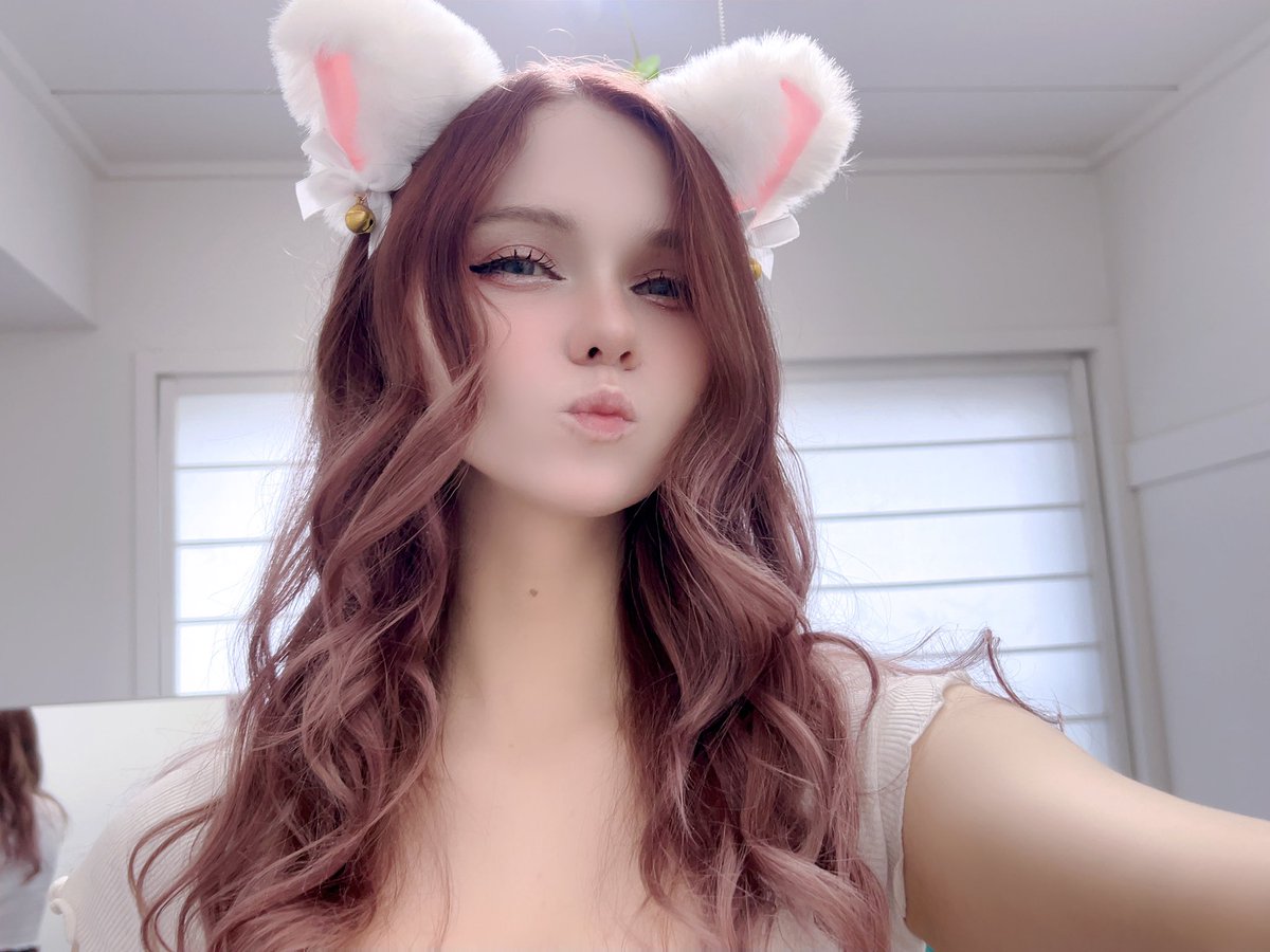 mslyumine's tweet photo. tomorrow is my first stream🌷 https://t.co/0087y13Fte