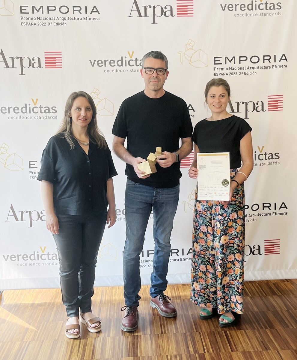 SP25arquitectes's tweet photo. Molt contents de rebre un Emporia d'Or als Premios Nacionales de Arquitectura Efímera 2022 per la instal.lació SABLIER al festival Jardins de Llum de Manresa (SP25 Arquitectura + Atelier4)
#arquitecturaefimera #veredictas #jardinsdellum #emporia
https://t.co/bU1l8dBWez https://t.co/XWHybY6ta5