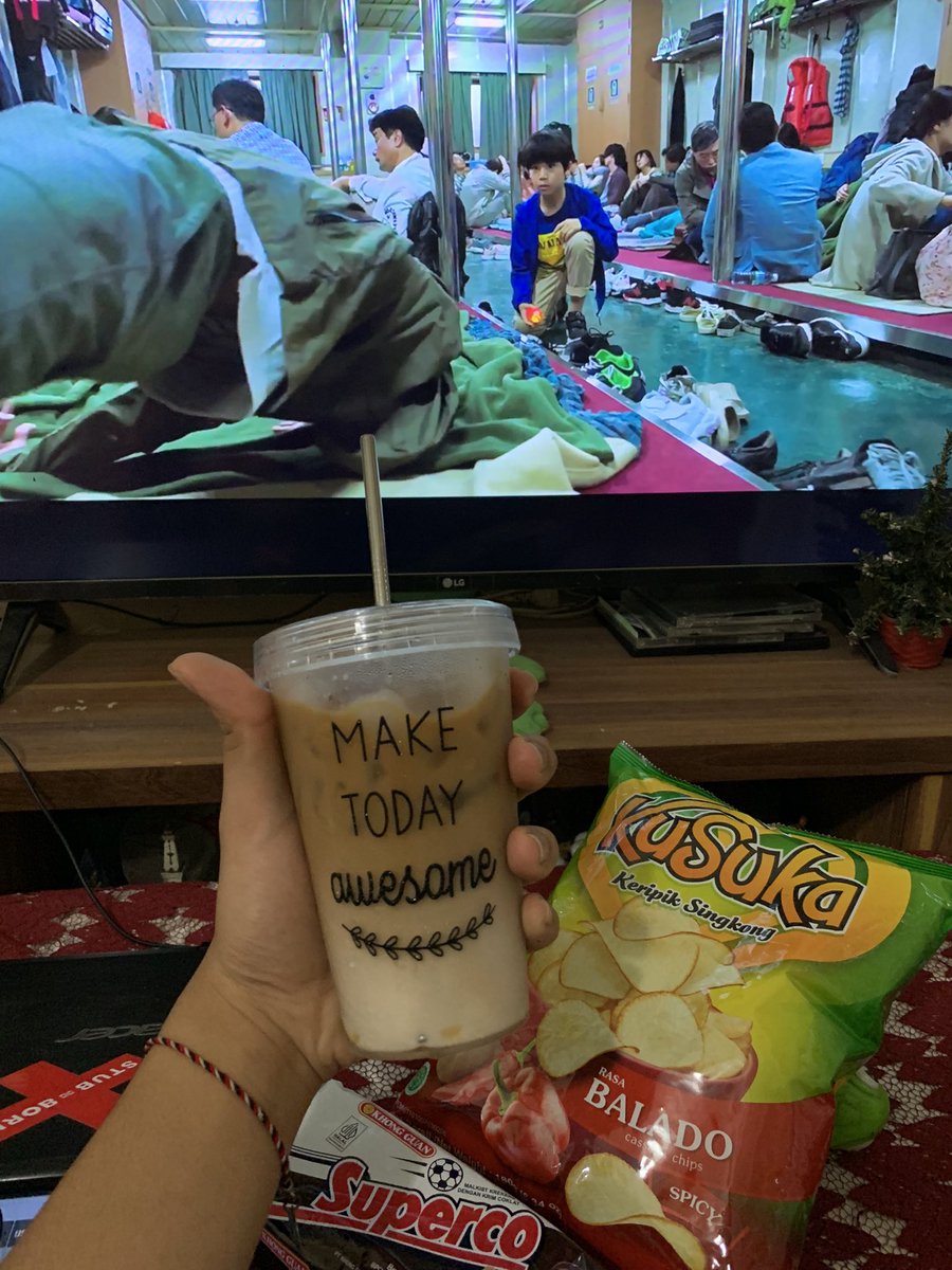 only_scorpboyss's tweet photo. Watching movie with snack and coffee made by me ✨🤤 https://t.co/FbCSN5OoH4