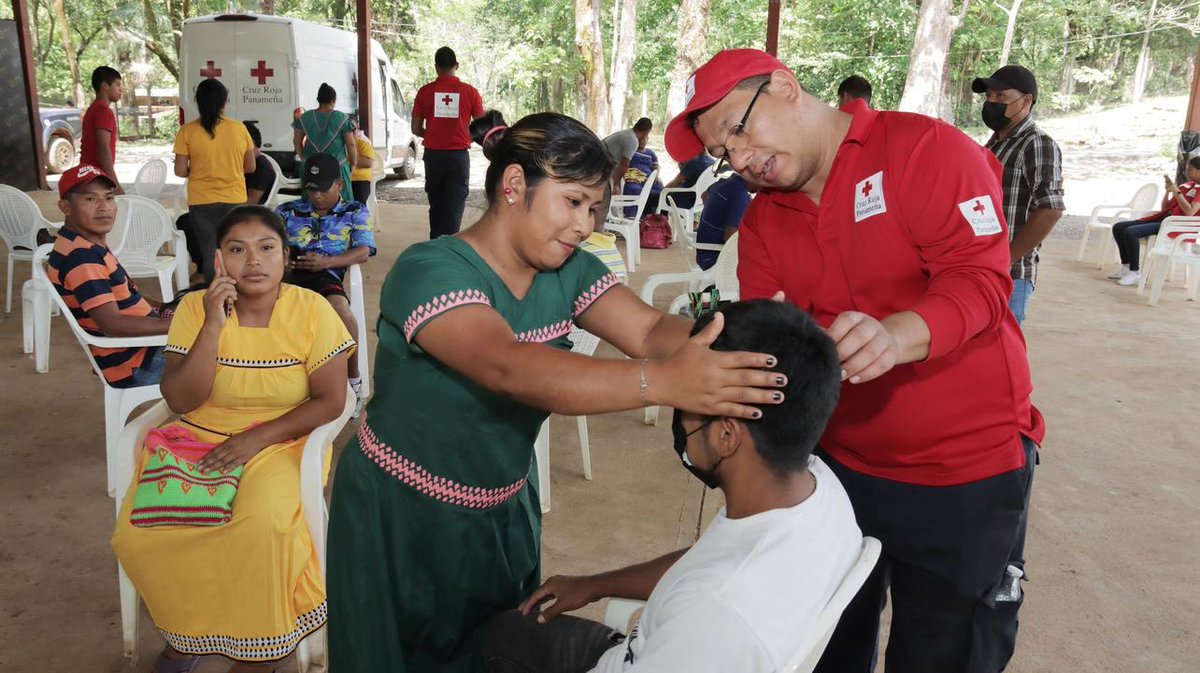 waltercotte's tweet photo. The COVID-19 pandemic showed the importance of Red Cross Red Crescent volunteers. Their tireless efforts support vulnerable communities. Let's recognize their contributions and inspire more to build resilient communities. 🌍🤲❤️ #LocalActors #Resilience #COVID19 https://t.co/Z0XvU7yGZl