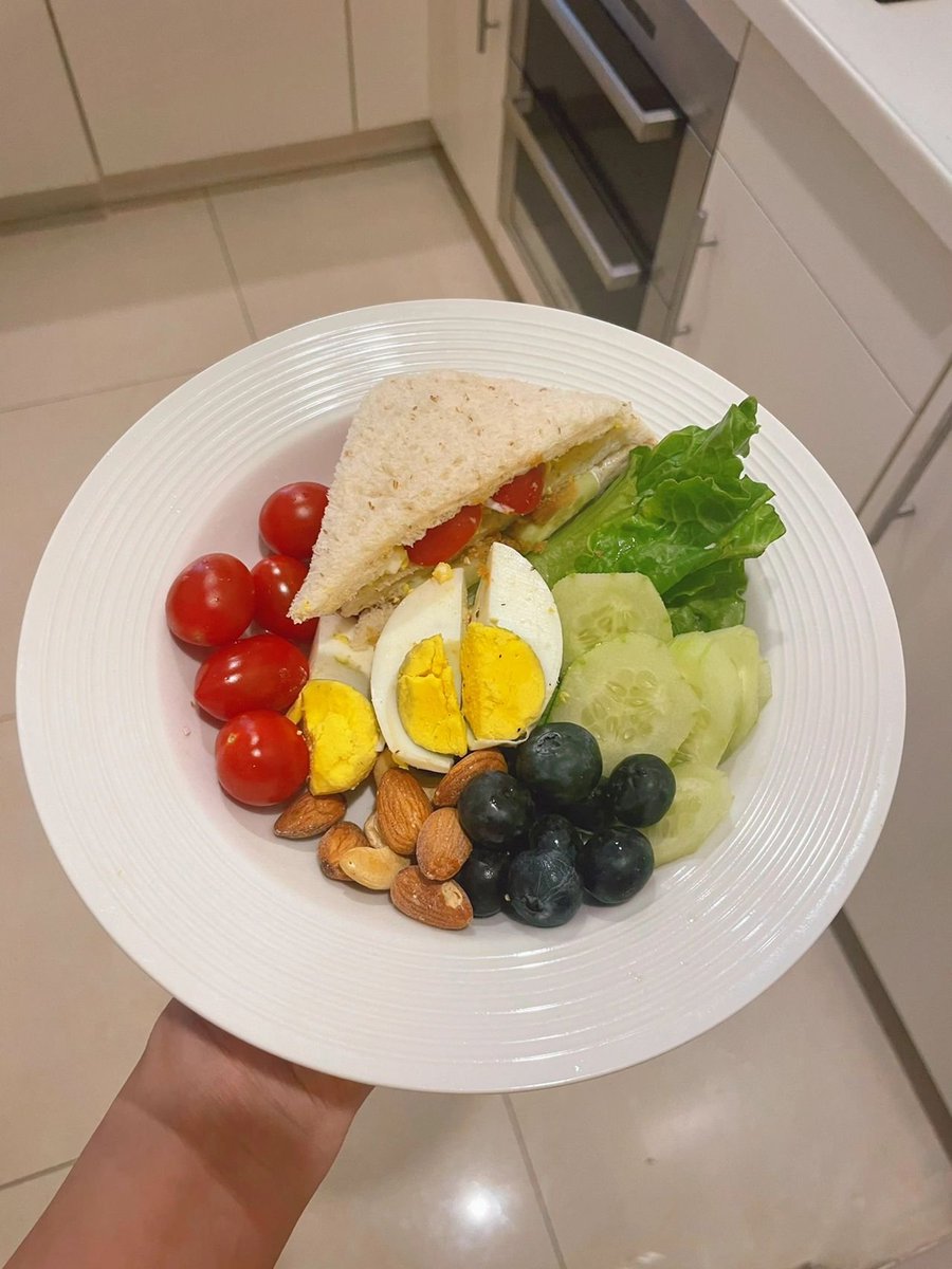 Eat vegetables and fruits in the morning
will make the intestines very comfortable 😋