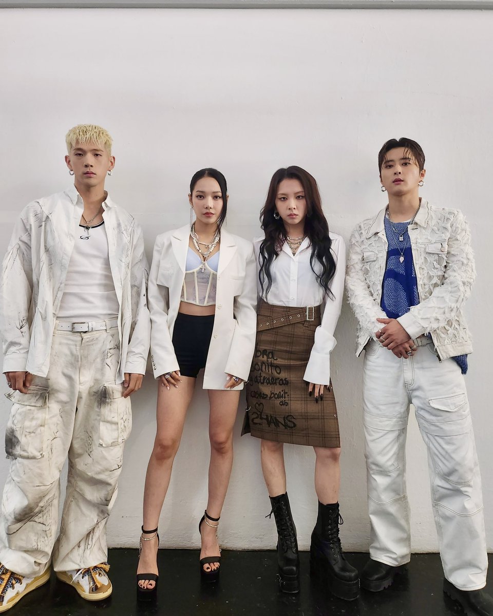 KARD_Official's tweet photo. [#KARD]
230629 - 230630 KBEE 2023 Frankfurt 📷

#KARD #카드
#KBEE2023 https://t.co/oj5N7GcISD