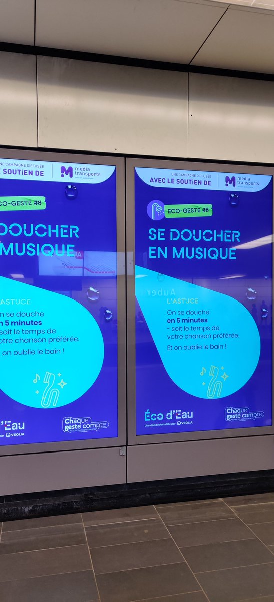 IamMarcomalas's tweet photo. Des énormes panneaux lumineux et connectés qui incitent à la sobriété et aux petits gestes, bien joué @mediatransport @Veolia_FR @ratp https://t.co/MaLnAsSUwS