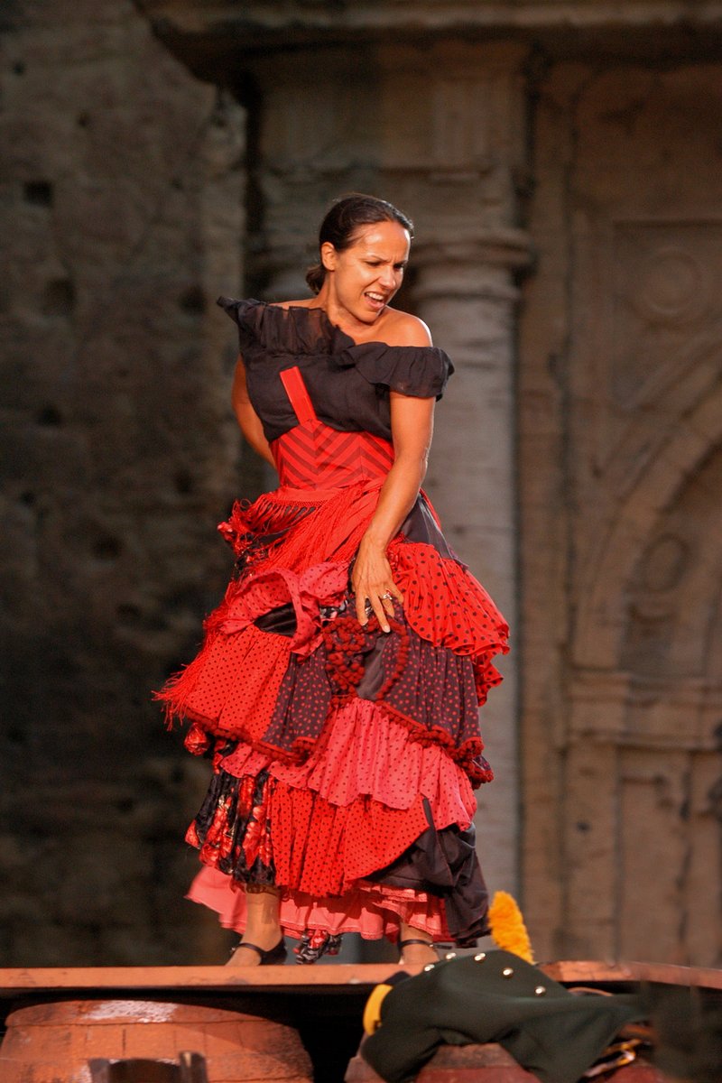 💃🎶La plus ancienne mention de Carmen aux #chorégies dans les #archives de la #villedorange remonte à 1938. 🎼 Jusqu'en 2015, l'opéra de Bizet n'aura été joué pas moins de 8 fois.  📷 Le Provençal (3Fi5 - 1962), Fonds Bernateau (6 Fi - 1984), Fonds Gromelle (10 Fi - 2004)