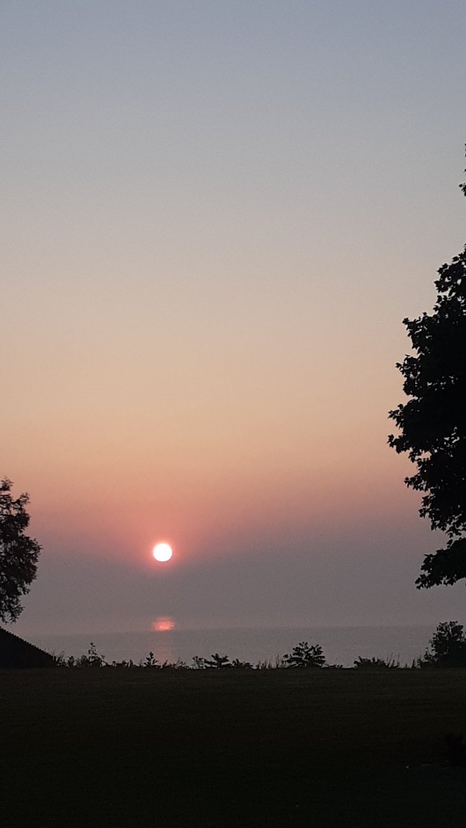 PerfectSara3's tweet photo. Still smoggy.
But it is Friday! https://t.co/A6J05NrQ9m