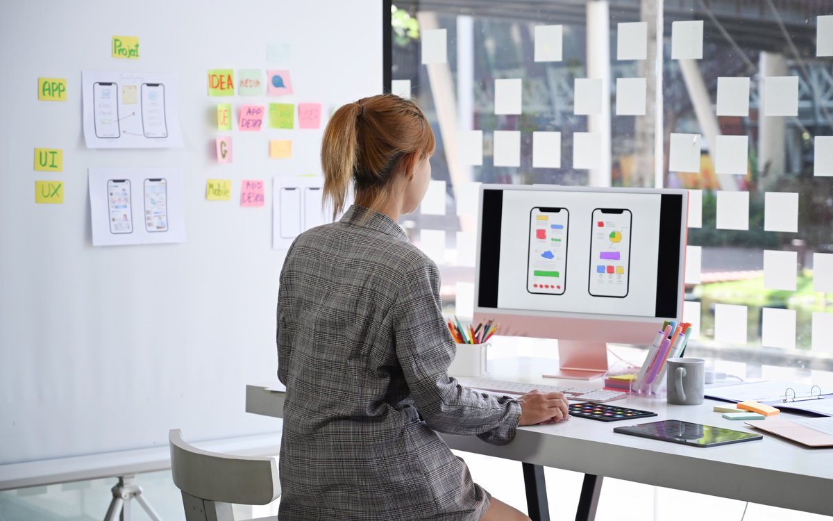 Can you be a great UX and UI designer at the same time? Lume Azevedo is already kicking it &amp; says it's a great way of enhancing their skills. Read Lume’s story about their work, their challenges, and how it helps them on new projects to live in both worlds bit.ly/3JDCPrZ