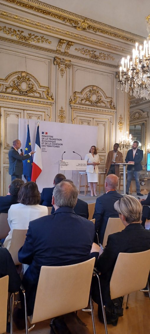 1000e contrat Garantie Visale signé 👏 Sous la Présidence de Monsieur le Ministre Christophe BECHU. 
Comment rendre convergents des intérêts divergents ? 
Rappelons que les propriétaires sont les premiers acteurs de la politique sociale du logement ! 👊 <a href="/ChristopheBechu/">Christophe Béchu</a> <a href="/jplarger/">Jean-Philippe Larger</a>