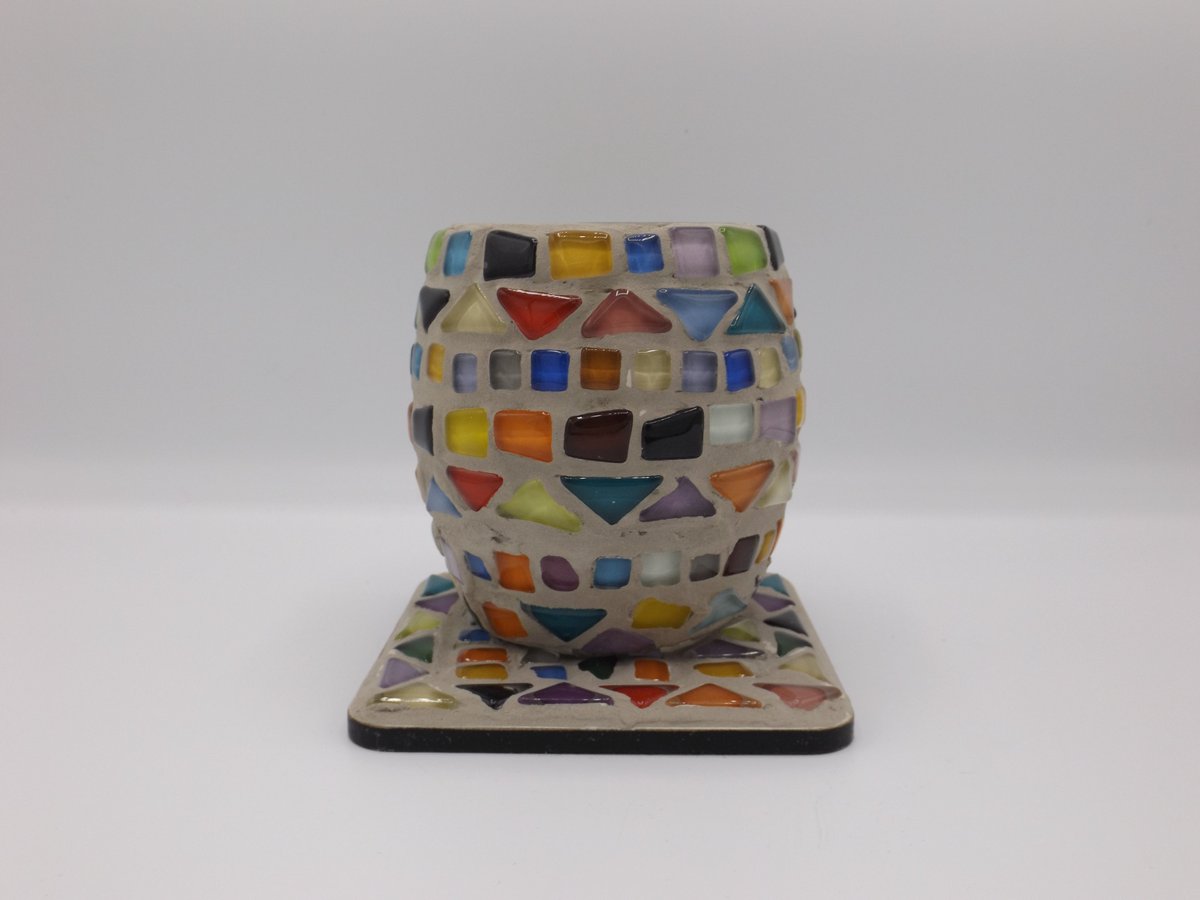 bevgrammarart's tweet image. More beautifully crafted work from year 7! Edward H, Charlie R, Dominic B, Kyle G have tackled #latchhooking #buttoncraft #glassmosaic and #papiermache