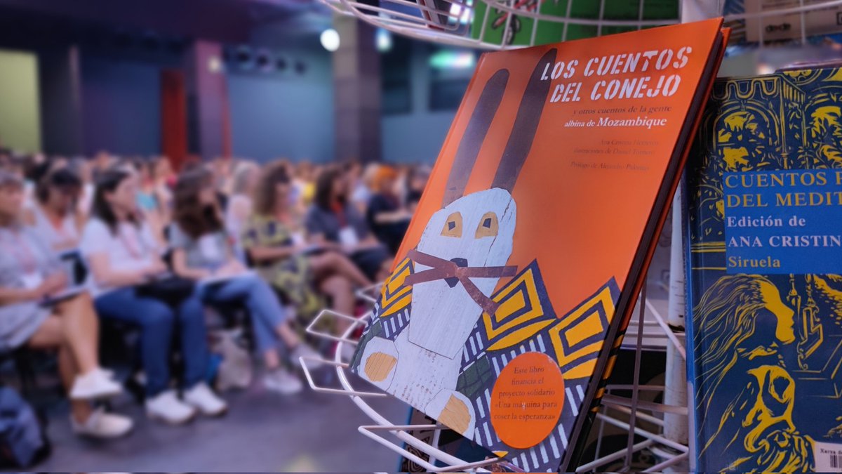 bibliotequesgr's tweet photo. Contes i literatura són per viure o no ho són. I avui hem viscut i vibrat de valent amb l'@anagriott.

#brulab23 https://t.co/sgSyKwVE5C