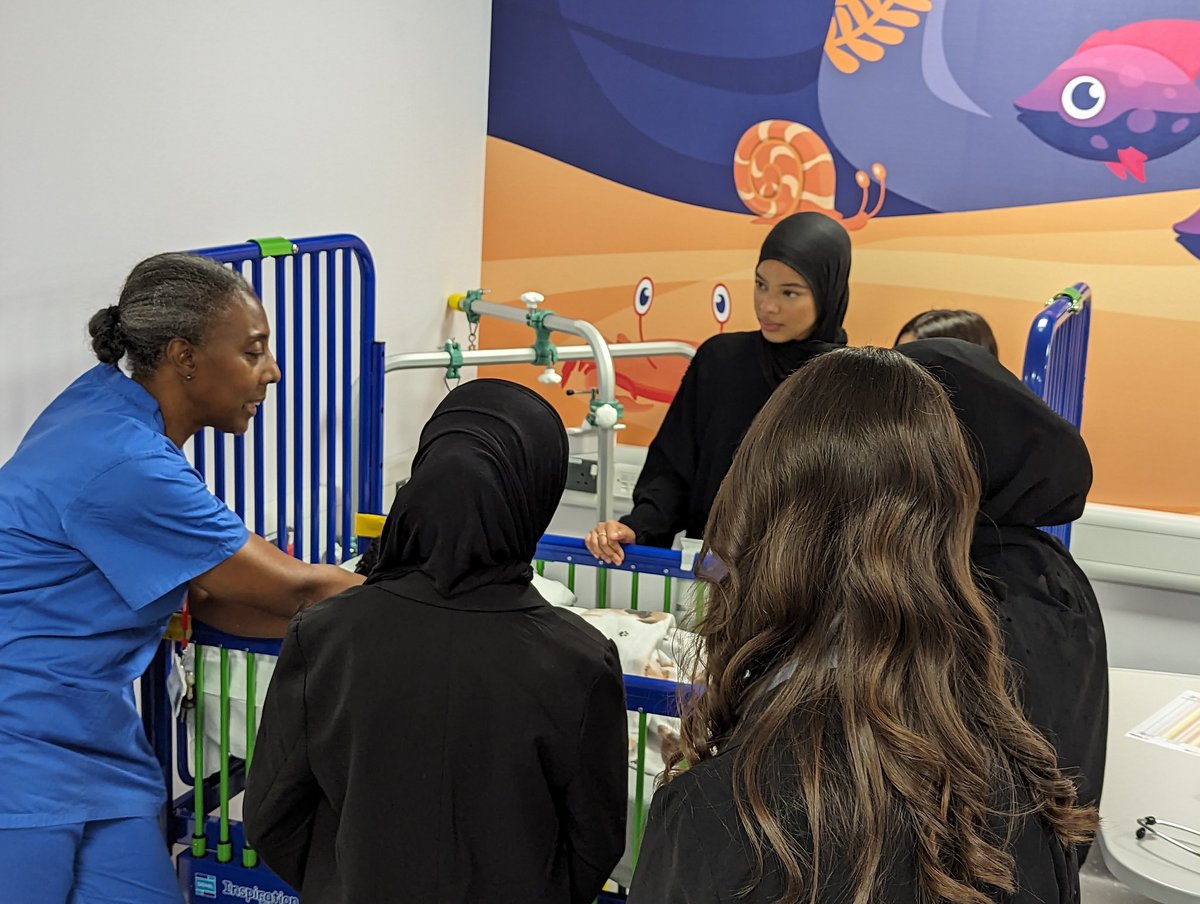 Our @TLevels_govuk students are visiting the phenomenal @MiddlesexUni health facilities @stonexstadium this morning and meeting the amazing staff. We're so excited to offer T Levels as one of our pathways in September. #saracenssixthform #midwifery #tlevelhealth