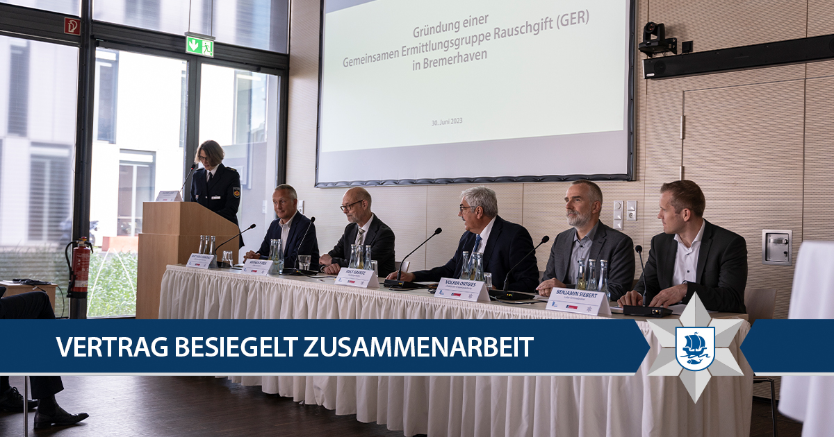 Gemeinsam gegen den Drogenschmuggel: Heute haben der Zoll (@zoll_info) und die #Polizei #Bremerhaven den Vertrag zur Bildung einer Gemeinsamen Ermittlungsgruppe Rauschgift in Bremerhaven unterzeichnet. ✍️ ➡️ sohub.io/5n8e