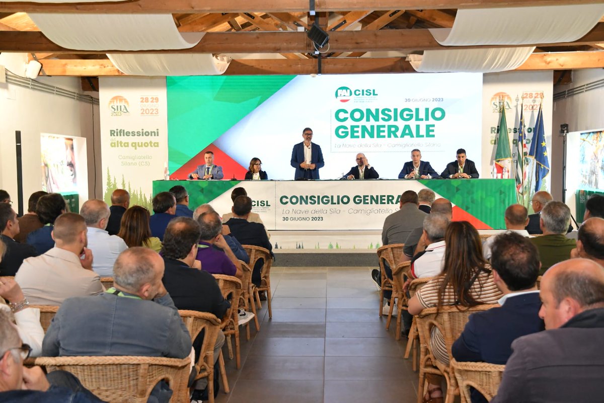 fai_cisl's tweet photo. #Lavoro, Consiglio Generale #FaiCisl, @OnofrioRota: La proposta legislativa della #Cisl per la #partecipazione dei #lavoratori è una sfida epocale, un cambiamento che vogliamo realizzare con entusiasmo superando apatie, antagonismi sterili, paternalismo aziendale
#unpostoaltavolo https://t.co/5krJtJUtFv