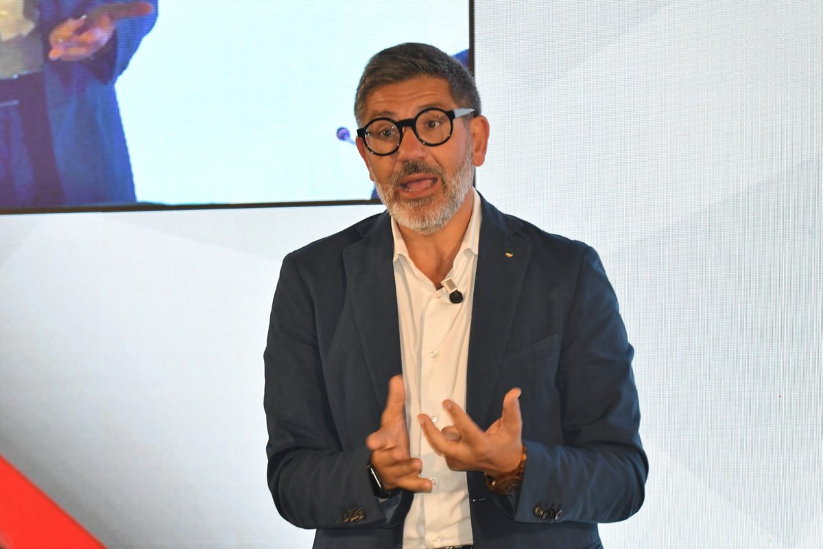fai_cisl's tweet photo. #Lavoro, Consiglio Generale #FaiCisl, @OnofrioRota: La proposta legislativa della #Cisl per la #partecipazione dei #lavoratori è una sfida epocale, un cambiamento che vogliamo realizzare con entusiasmo superando apatie, antagonismi sterili, paternalismo aziendale
#unpostoaltavolo https://t.co/5krJtJUtFv