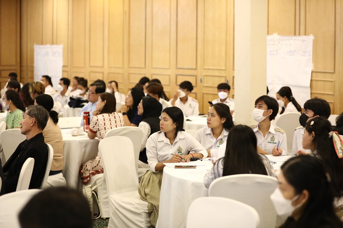 🍽️Today, a workshop on complementary food products (CFP) in Cambodia 🇰🇭 was held by the Health Ministry, <a href="/HelenKellerIntl/">Helen Keller Intl</a>, and <a href="/UNICEF/">UNICEF</a>. A great step towards developing a National Standard for #CFP &amp; improving children’s #nutrition. #ForEveryChild, nutrition.💙
📸<a href="/HelenKellerIntl/">Helen Keller Intl</a>