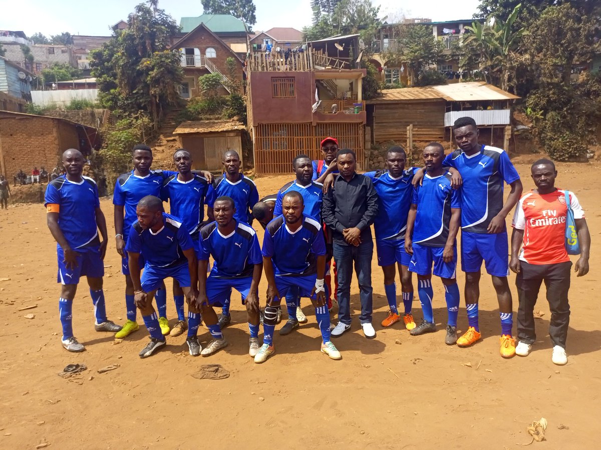mulikuza_jordan's tweet photo. À l'occas° dla 63em Ann d l'indépendance d mon pays, j'ai eu à la Fêté  aux côtés des jeunes du #Q_NYALUKEMBA, un match amical s'est livré entre le VC #étoiles du Q latin vs TP #cheval. ces jeunes sollicitent à l'hon @PLukwebo  la réhabilitat° du T machvl com il l'a fait à #FUNU https://t.co/AmNb3MQzxk