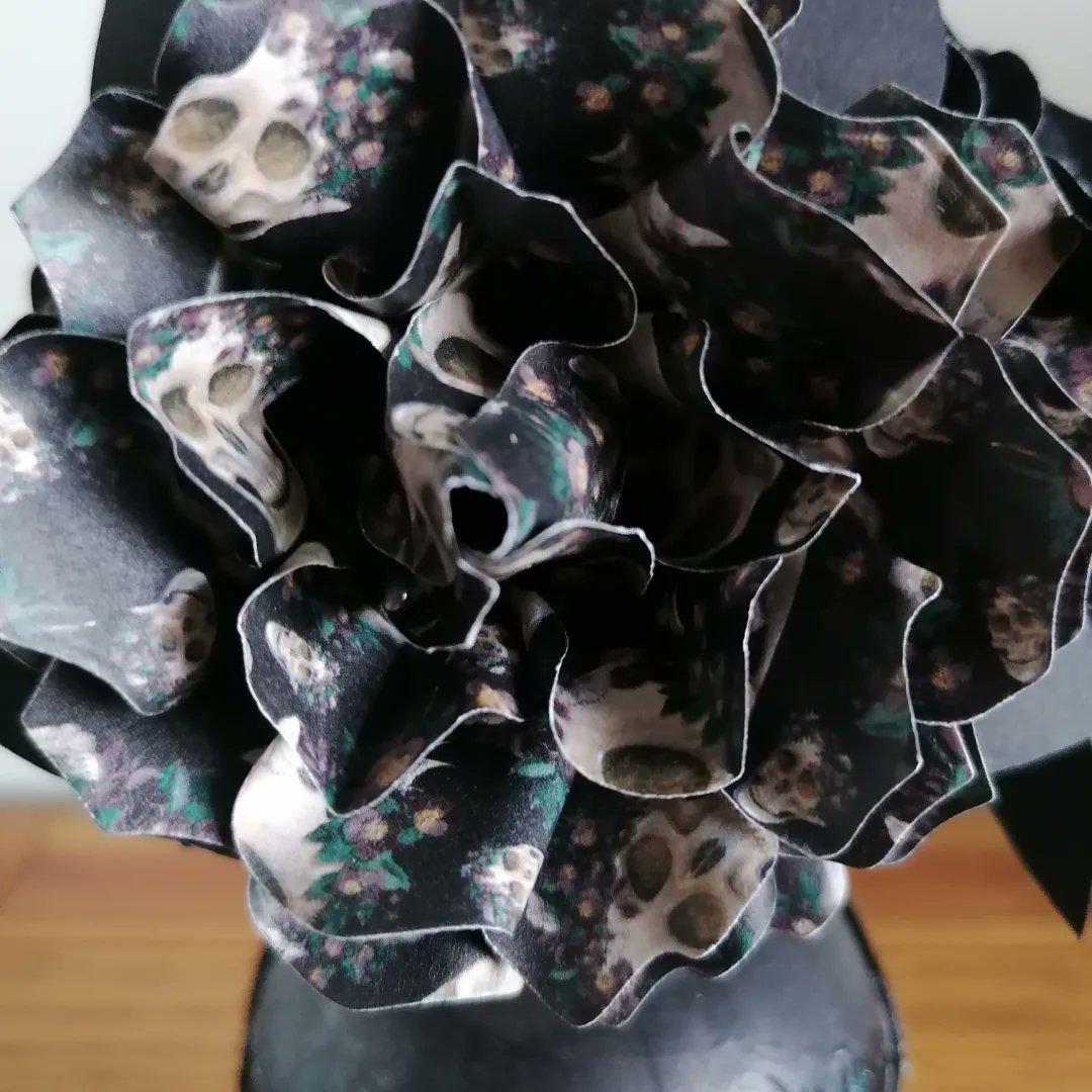 HarikaSheffield's tweet photo. Trio of black handcrafted roses in a decorated bottle. Height is approx 30cms...£16.00 plus any postage costs..
For all the latest makes and stock updates follow me on Facebook https://t.co/wPeEeiYiZ4
Or Etsy shop https://t.co/pDfQcbFuEC
#paperflowers #madeinsheffield
#gothic https://t.co/KQzr64vT82