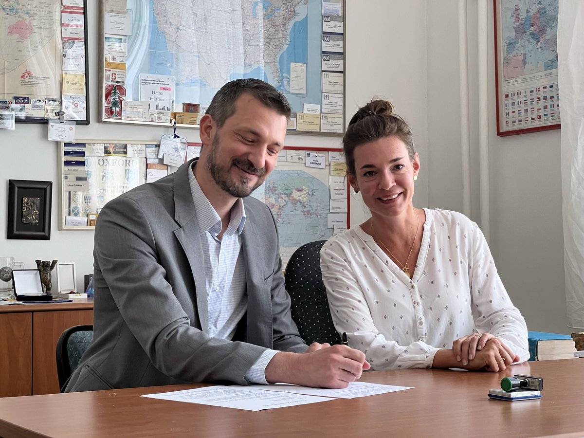 👉 Our Director, @S_Fenkart , and the Director of @ACP_Schlaining, @EhrmannMoritz , signed a cooperation agreement between the two institutes! 💡 STAY TUNED for our future cooperation!