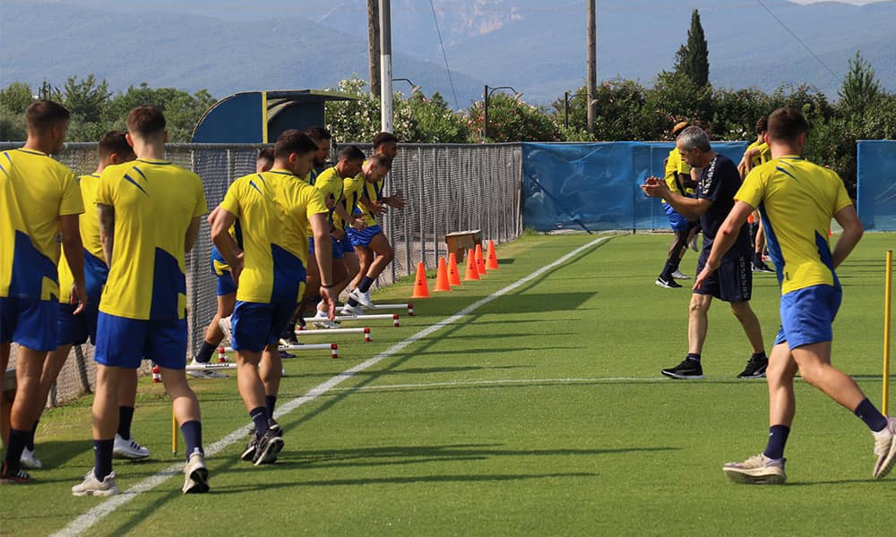 FC_Panetolikos's tweet photo. 1st day of preseason training
#Panetolikos #Preseason #Emileon #Trainingcenter #Agrinio https://t.co/MIE46T4KiI