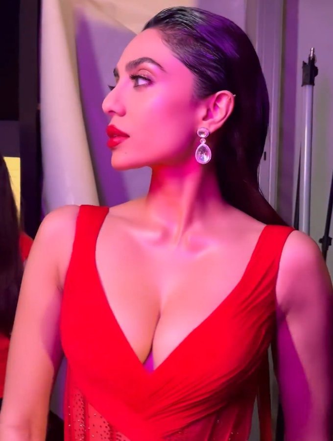 Fz3Vi0maIAE0DNj?format=jpg&name=900x900