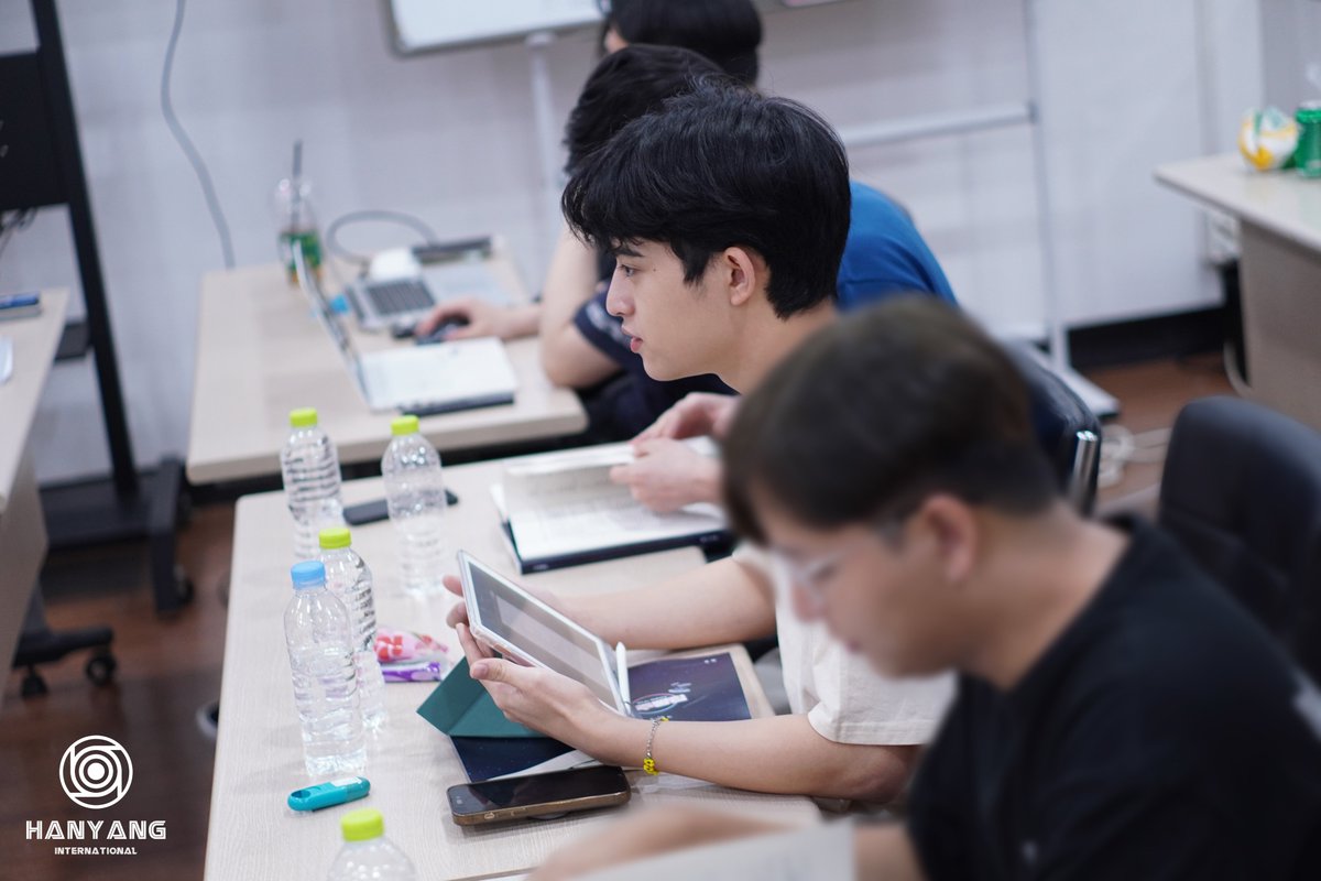 blcommunity_int's tweet photo. 🎬The script reading was perfectly done. Everyone was having a great time during the reading, and gave it 100%.
Stay tuned for gorgeous chaos of love drifting your way. Coming soon🎥
#WujuBakery #JeffSatur #BarcodeTin #Dion #Q #HanyangInternational https://t.co/hdWZDDilfe
