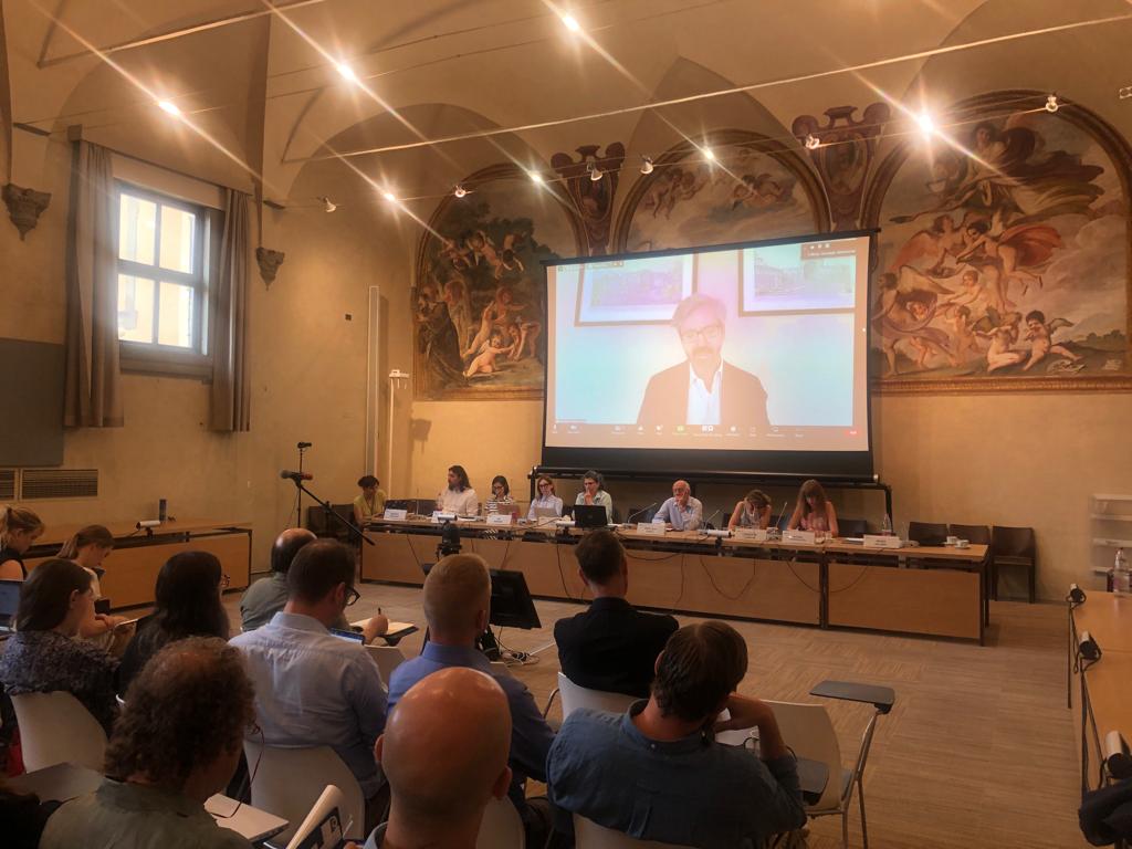 Centre for Media Pluralism and Media Freedom (@eui_cmpf) on Twitter photo <a href="/MariaZuffova/">@mariazuffova on bsky</a> <a href="/eldaelda/">Elda Brogi</a> <a href="/PLParcu/">Pier Luigi Parcu</a> <a href="/IvaLitre/">Iva Nenadic</a> <a href="/Marie_palm/">Marie Palmer</a> <a href="/robertacarlini/">roberta carlini</a> <a href="/kb5imon/">Konrad Bleyer-Simon 🇺🇦</a> @TeoTrevisan <a href="/tikiblagojev/">Tijana Blagojev</a> <a href="/EUI_Schuman/">The Robert Schuman Centre</a> <a href="/EUI_EU/">European University Institute</a> <a href="/sophia_verza/">Sofia Verza</a> <a href="/Mari_Urbanikova/">Marina Urbanikova</a> Such a honor to listen to <a href="/EU_Commission/">European Commission</a>'s Giuseppe Abbamonte presenting 🇪🇺 initiatives on media pluralism, particularly the European Media Freedom Act #EMFA that 'will support media services in Europe allowing journalists to do their job in full independence'
#MPM2023 <a href="/MariaZuffova/">@mariazuffova on bsky</a> <a href="/eldaelda/">Elda Brogi</a> <a href="/PLParcu/">Pier Luigi Parcu</a> <a href="/IvaLitre/">Iva Nenadic</a> <a href="/Marie_palm/">Marie Palmer</a> <a href="/robertacarlini/">roberta carlini</a> <a href="/kb5imon/">Konrad Bleyer-Simon 🇺🇦</a> @TeoTrevisan <a href="/tikiblagojev/">Tijana Blagojev</a> <a href="/EUI_Schuman/">The Robert Schuman Centre</a> <a href="/EUI_EU/">European University Institute</a> <a href="/sophia_verza/">Sofia Verza</a> <a href="/Mari_Urbanikova/">Marina Urbanikova</a> Such a honor to listen to <a href="/EU_Commission/">European Commission</a>'s Giuseppe Abbamonte presenting 🇪🇺 initiatives on media pluralism, particularly the European Media Freedom Act #EMFA that 'will support media services in Europe allowing journalists to do their job in full independence'
#MPM2023
