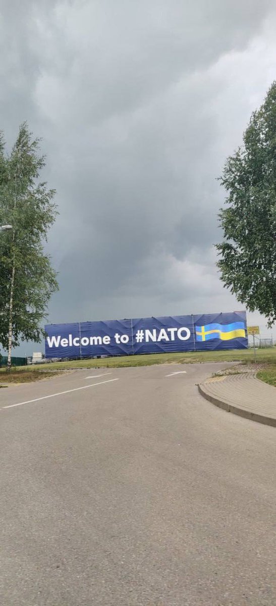 #Lithuanian capital welcomes future #NATO members 🫡🇸🇪🇺🇦