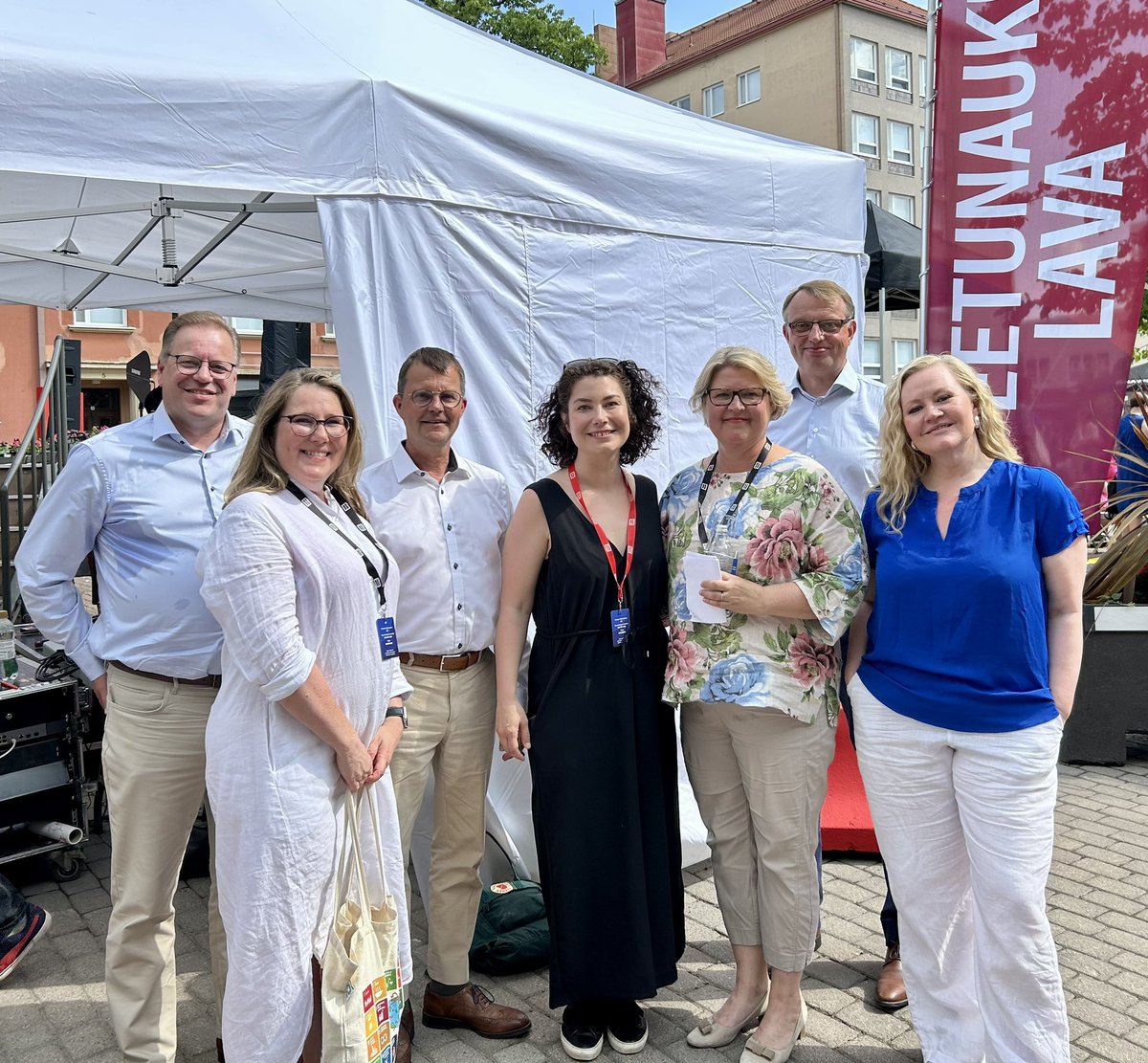 Energiateollisuus - Finnish Energy (@energiateol) on Twitter photo Vihreää kasvua vai bullshittiä, kysyttiin ET:n perjantain tilaisuudessa #SuomiAreena’lla. Kiitos loistaville puhujillemme! <a href="/jukka_toivonen/">Jukka Toivonen</a> <a href="/HSoimakallio/">Helena Soimakallio</a> <a href="/RuusunenJukka/">Jukka Ruusunen</a> <a href="/EmmaKari/">Emma Kari</a> <a href="/marju_silander/">Marju Silander</a> <a href="/JukkaLeskela/">Jukka Leskelä</a> <a href="/lottabacklund/">Lotta Backlund</a> 💚 Vihreää kasvua vai bullshittiä, kysyttiin ET:n perjantain tilaisuudessa #SuomiAreena’lla. Kiitos loistaville puhujillemme! <a href="/jukka_toivonen/">Jukka Toivonen</a> <a href="/HSoimakallio/">Helena Soimakallio</a> <a href="/RuusunenJukka/">Jukka Ruusunen</a> <a href="/EmmaKari/">Emma Kari</a> <a href="/marju_silander/">Marju Silander</a> <a href="/JukkaLeskela/">Jukka Leskelä</a> <a href="/lottabacklund/">Lotta Backlund</a> 💚
