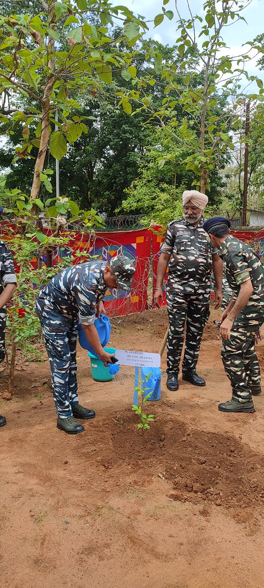 Crpf113's tweet photo. Today 113BN CRPF did the plantation drive under the able guidance of Sh Jasvir Singh Comdt 113BN along with Officers and personnels with School kids and staff🌱🌳🪴 https://t.co/EOvpNxviAh