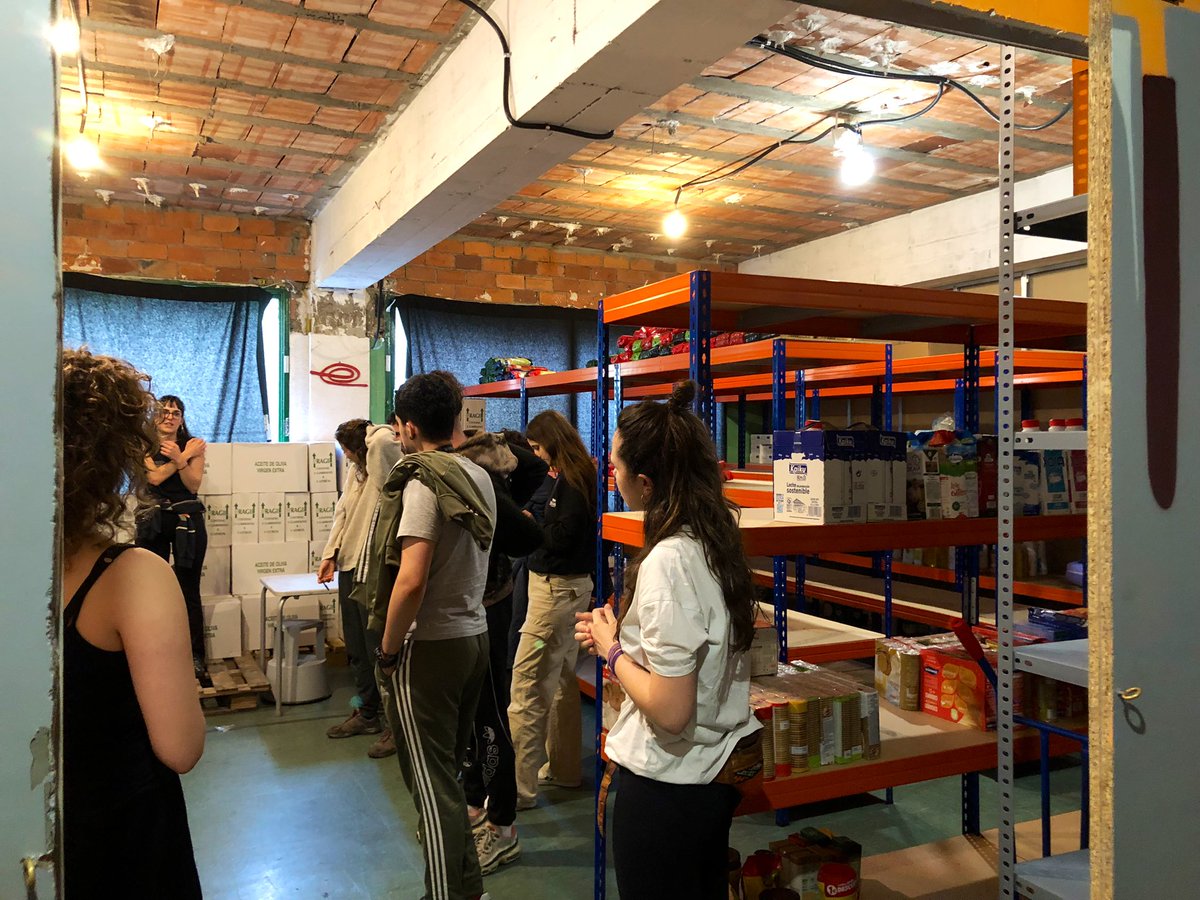 @GESelkarlaguntz I avui comencem el dia a #Arrigorriaga, coneixent tot el que s’hi cou al gaztetze, l’Assemblea de Joves del poble, la xarxa de suport mutu i sindicat d’habitatge <a href="/batuelkar/">Batu Elkarlaguntza Sarea</a> i el seu projecte de despensa solidària, #Subete 💜