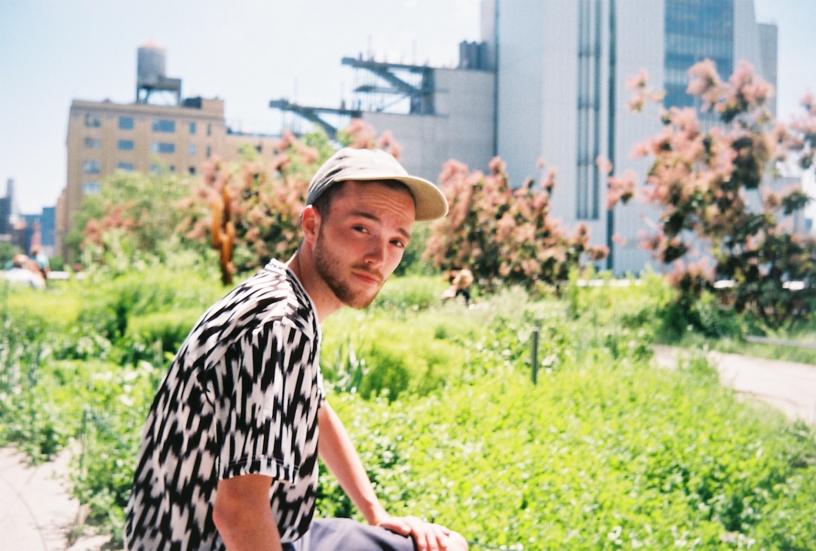 CLASH (@clashmagazine) on Twitter photo Glasgow's <a href="/snackvillain/">Adam Skirving</a> taps into the Dilla lineage on hazy, glo-fi hip-hop bumper 'Coyote Super Genius'...
clashmusic.com/news/snack-vil… Glasgow's <a href="/snackvillain/">Adam Skirving</a> taps into the Dilla lineage on hazy, glo-fi hip-hop bumper 'Coyote Super Genius'...
clashmusic.com/news/snack-vil…