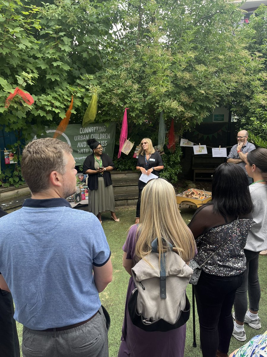Opening day for Family Hub Central at New River Green CC. 🎉🎉🎉
<a href="/KitkatFitz101/">Gwen Fitzpatrick</a> <a href="/pennykenway/">Penny Kenway</a> <a href="/IslingtonEY/">Islington Early Years</a> 
<a href="/IslingtonBC/">Islington Council</a> #brightstartislington