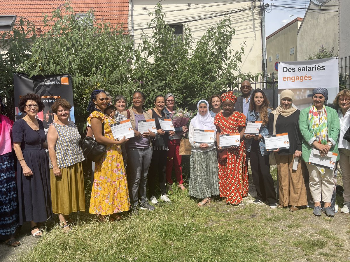 Claire, Nassera, Ania, Nicole, Farida, Copina, Heba, toutes ont suivi avec assiduité les ateliers #numériques  animés par nos salariés <a href="/OrangeSolidariT/">Orange Solidarité</a> au <a href="/fr_cidff_idf/">FR-CIDFF IdF</a> 93 grâce au programme #MaisonDigitales de la <a href="/FondationOrange/">FondationOrange</a>. 
👏🏾👏🏾👏🏾 Mesdames