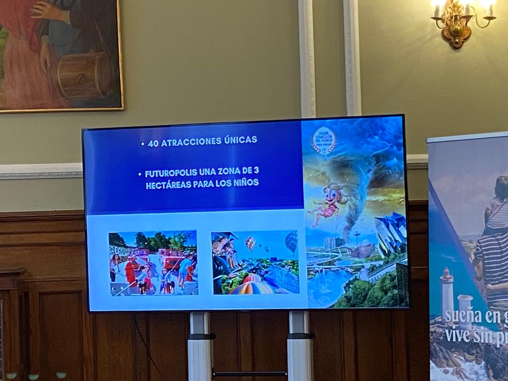 Esta mañana encuentro con la prensa local. 
<a href="/monsbal/">Montse Balaguer Alís</a>, Directora de Futuroscope España y <a href="/LaureMosseron/">Laure Mosseron</a>, Directora de Marketing y Comunicación, encantadas de dar a conocer #Futuroscope a todos los asistentes. 😊