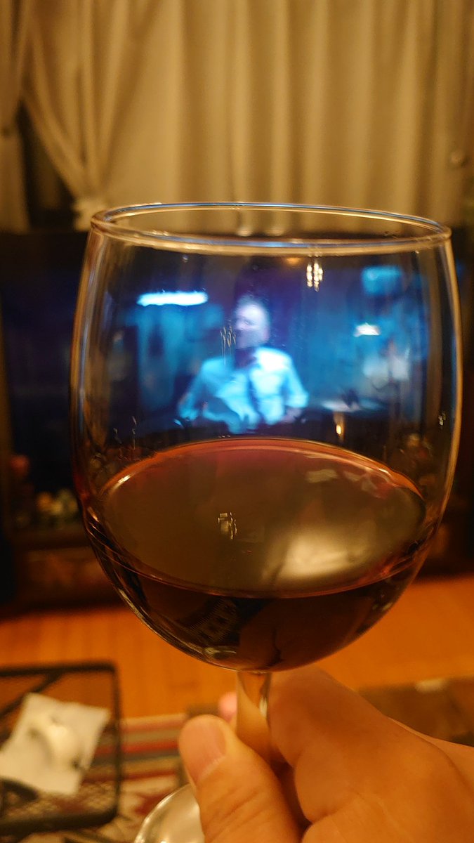 動画編集終わらせ
月末書類 やっつけて
明日は大阪 
夜～早朝 名古屋オペ
明後日は大阪機材回収。

なので一旦 ワイン飲みます。