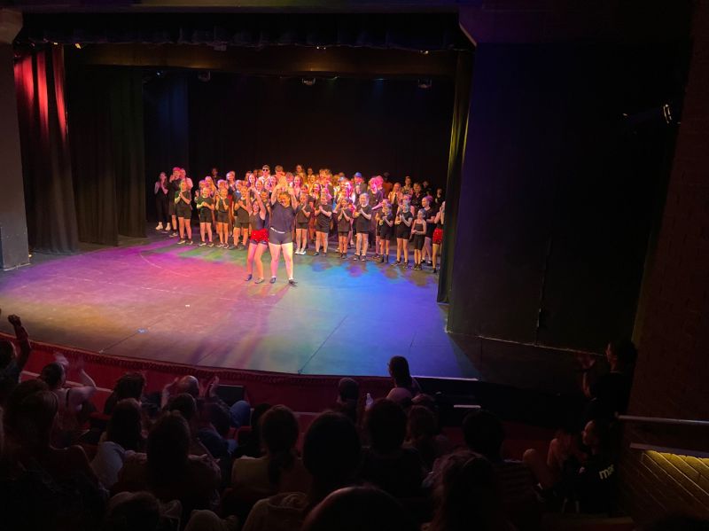 .@OHorizonAcademy and @PackmoorOAT perform 'Through the Decades' in front of a packed audience at The Rep Theatre (@StokeOld) in Stoke... 

A great example of cross-school collaboration, primary and secondary! 💙 
#OneOAT #OATfamily #AchievingMoreTogether