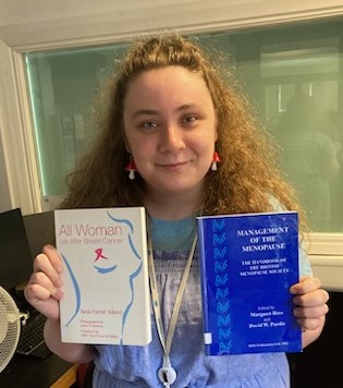 Women's health can include so many things - endometriosis, menopause, osteoporosis, gynaecology, sexual health - and we aim to provide resources and up-to-date research for every single one 🔍 

Contact the library if you would like research alerts or articles ✉️ 
#hiw2023