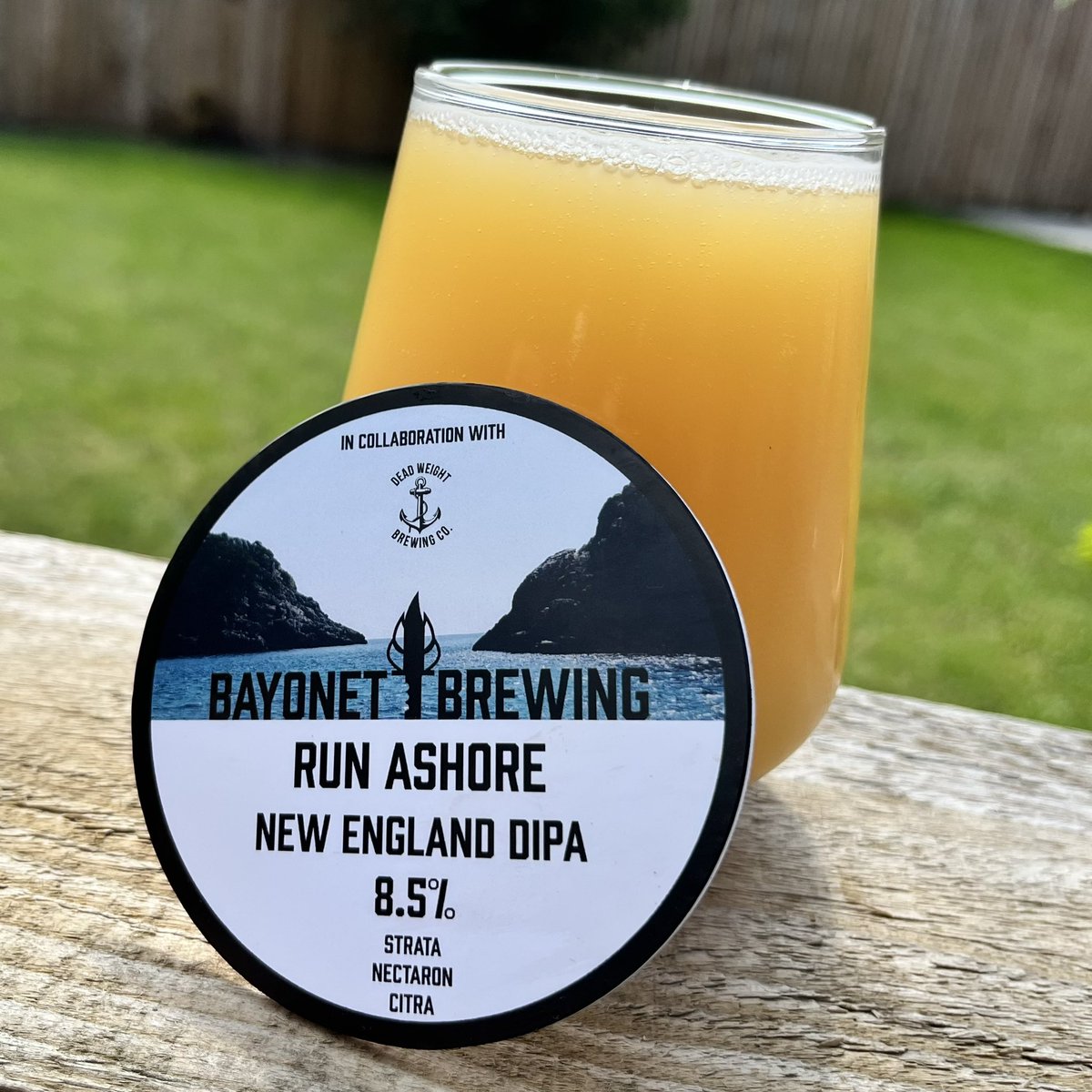 bayonetbrewing's tweet image. 🚨WE ARE LIVE!🚨

//Run Ashore - 8.5% - New England DIPA//

Our brand new collab with Dead Weight Brewing Co is now live for you on our webshop, we can’t wait for you to try this one!

#strata, #nectaron, #citra…need we say more? 

bayonetbrewing.co.uk
