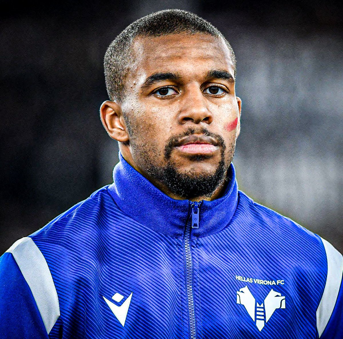 🔥 Fenerbahçe, Hellas Verona forması giyen 24 yaşındaki stoper Isak Hien'in durumunu takip ediyor.

📎(Alfredo Pedulla)