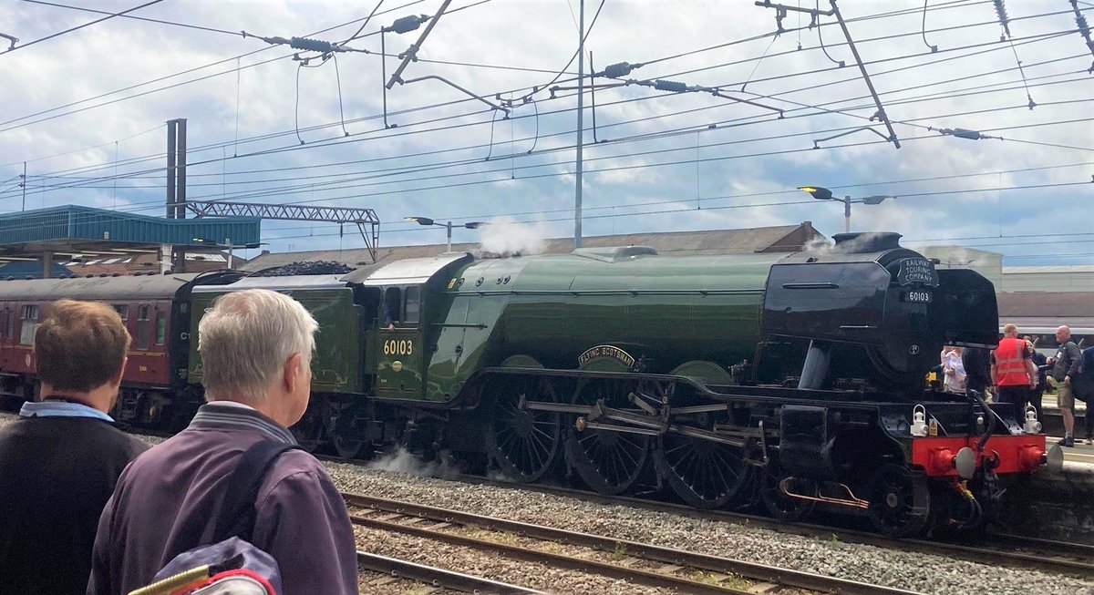 MyDoncaster's tweet photo. This afternoon, Doncaster welcomed a flying visit from Flying Scotsman!🚂

The most famous steam locomotive in the world, has marked her centenary by making an emotional return to Doncaster, where she was built one hundred years ago. https://t.co/osMWP1mAPb