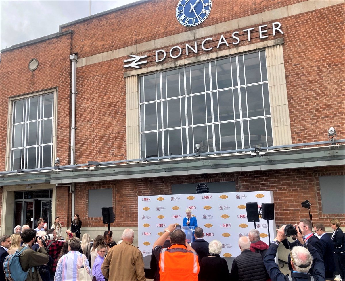 MyDoncaster's tweet photo. This afternoon, Doncaster welcomed a flying visit from Flying Scotsman!🚂

The most famous steam locomotive in the world, has marked her centenary by making an emotional return to Doncaster, where she was built one hundred years ago. https://t.co/osMWP1mAPb