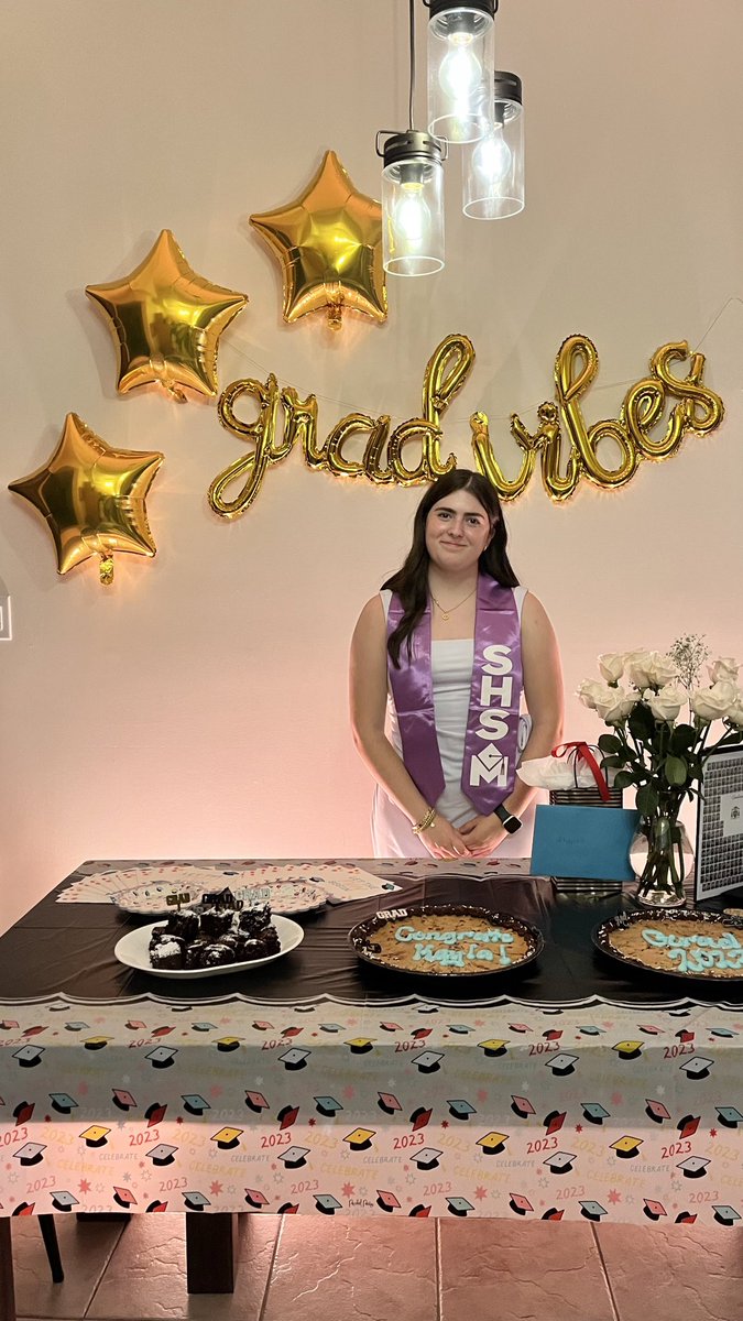 joebravoco's tweet image. #gradvibes