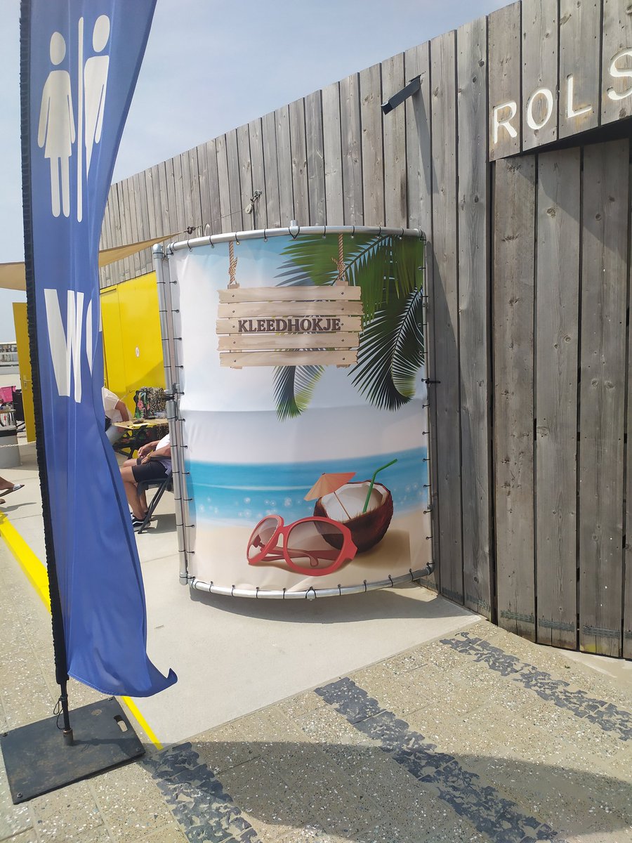 Naast <a href="/EHBOHvH/">EHBO-HvH</a> toiletten en #rolstoeluitleenbnu ook nog een prachtig #kleedhokje🩵 in gastvrij @HoekvHolland010 <a href="/ophetstrand_nl/">Op het strand</a> 
<a href="/LoveRotterdam/">Rotterdam Tourism</a> <a href="/MarceldeHoog2/">Marcel de Hoog</a> 
Top gedaan weer 🩵