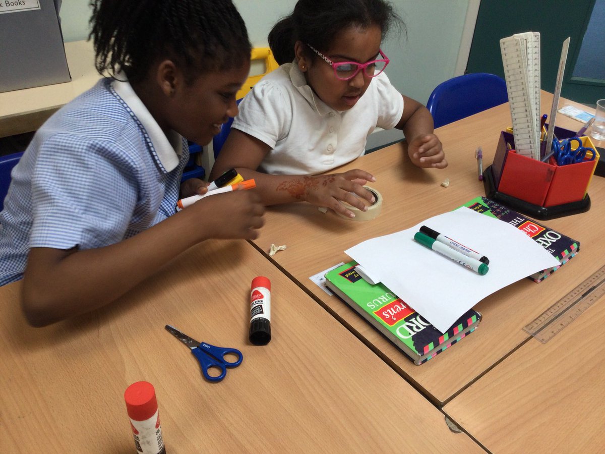 BJ_Year4's tweet photo. Tasman class made bridges in groups! They were competing against each other to make the strongest bridge… #scienceweek 😍😋 https://t.co/pSQeYygtql