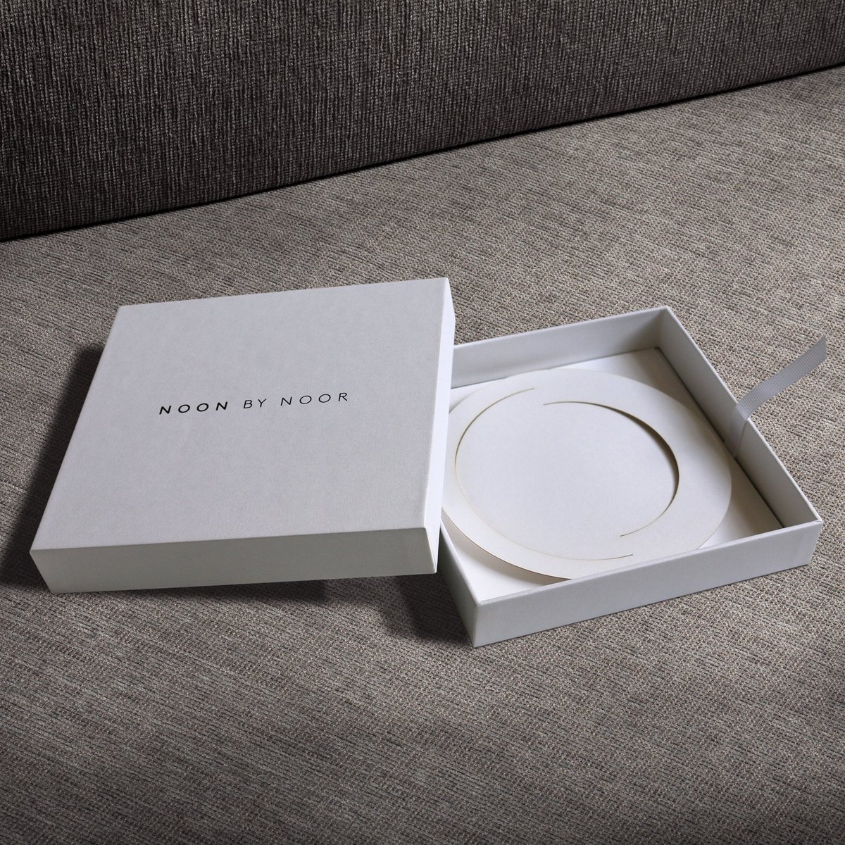 StudioThomson's tweet image. New work - invitation design for the @NoonByNoor FW23 show, inspired by the artwork CUSP (2020) by the multidisciplinary Bahraini artist Rashid Al Khalifa