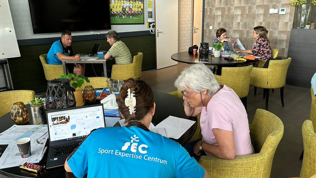 SEC_Oss's tweet photo. 160 70-plussers hebben deelgenomen aan Vitaliteitsdag van Sociaal FITaal Ussen. Lees meer via https://t.co/9rLtuTiKvq. @BrabantZorg @gemeenteoss @ggdhvb https://t.co/zOzz0MbXno