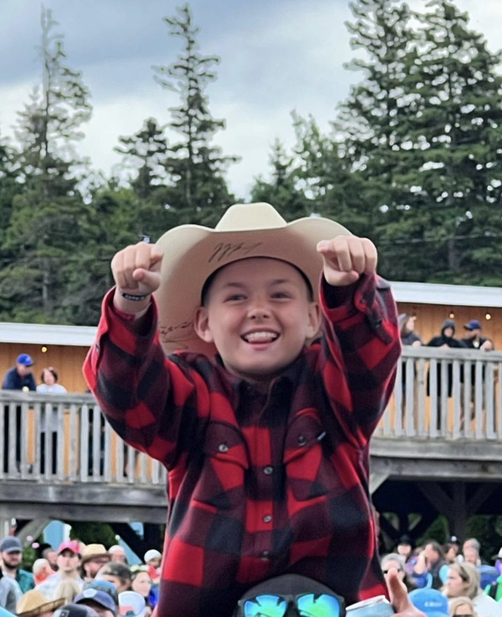 HEY YOU !!! In case you didn’t know it’s #6Days until we are all back at the happiest place on Earth…. No not Disney silly!! IT’S 6 DAYS TIL CAVY BABY !!!!!! LET’S GO!!!!!! #6days #concertkid #cowboycash #cbmf2023 #ilovecountrymusic #seeyouatthebeach #welcometosummer